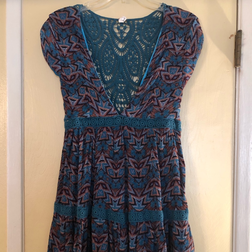 🌺Mini plunge dress with lace back🌺